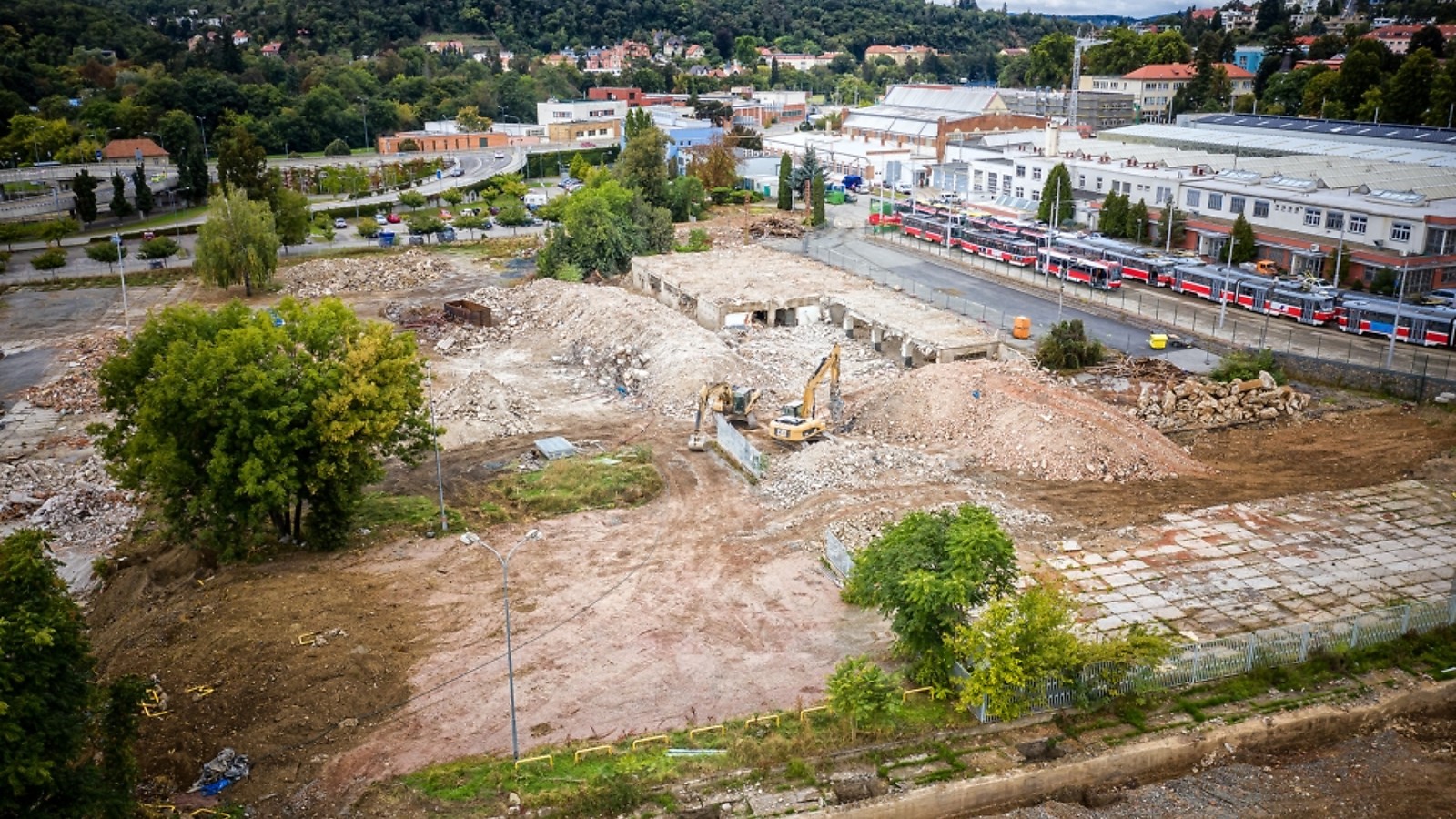Demolice z ptačí perspektivy: už zbourali většinu budov kvůli nové areně v Brně 